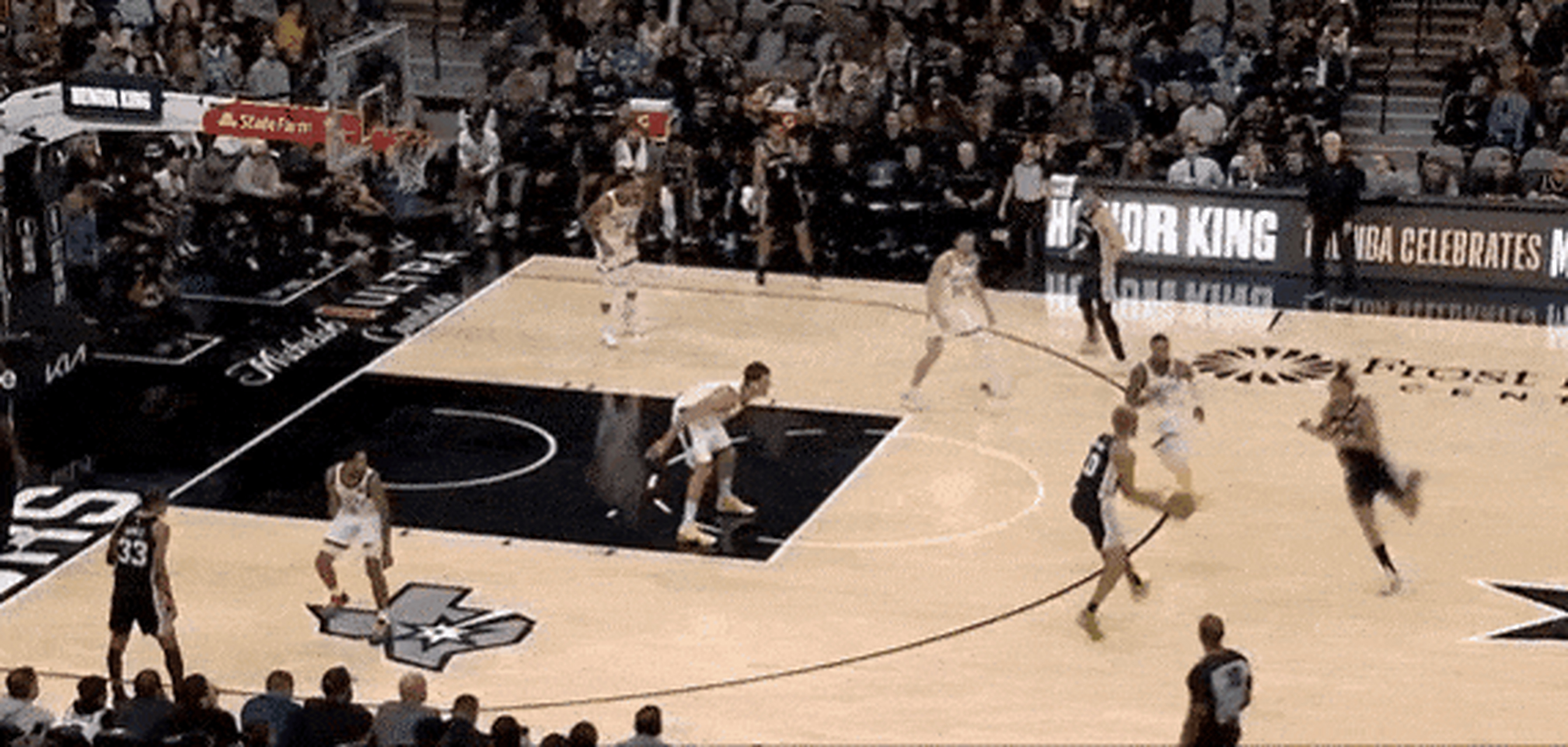 世俱杯改制-雄鹿击败马刺，保持不败纪录