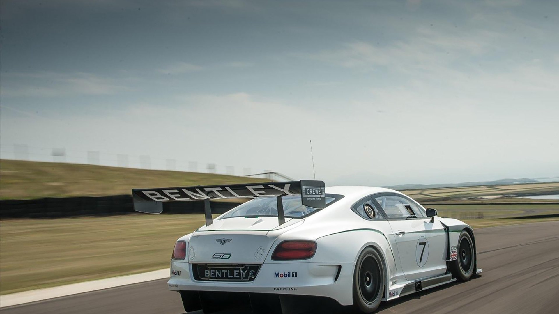 世俱杯赛程-救赎与碾压，当迪马利亚的羽毛划过拜仁铁蹄下的樱花